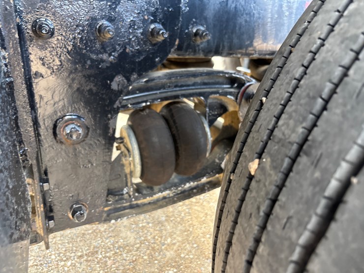 2008-peterbilt-365-image-12