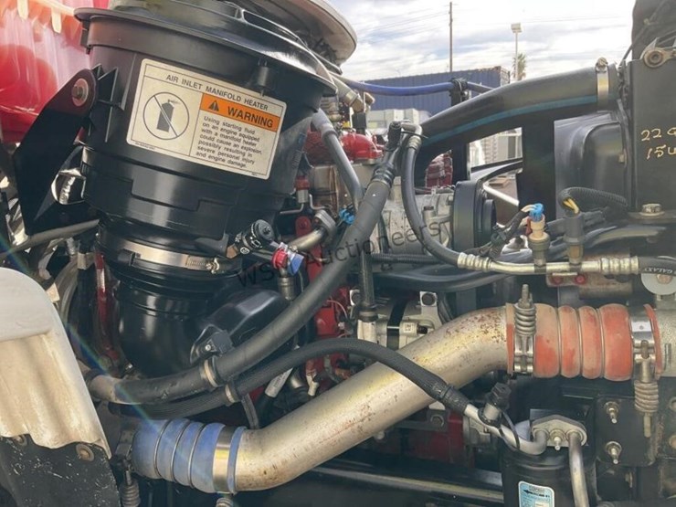 2012-freightliner-m2-106-image-20