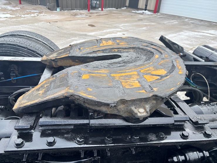 2018-freightliner-cascadia-126-image-52