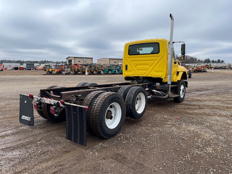 #1030-•-2011-international-truck-tractor-(has-mn-title)-image-5