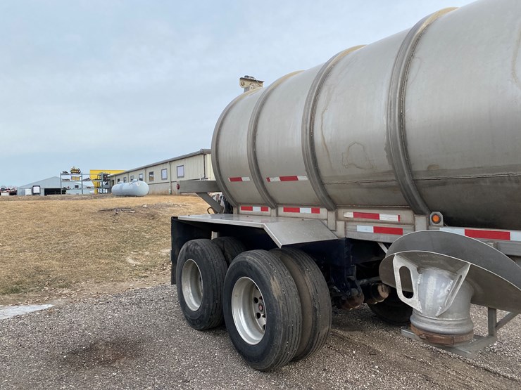 #500-•-2012-northern-8,500-gallon-semi-manure-tanker-(has-wi-title)-(waupun,-wi)-image-7