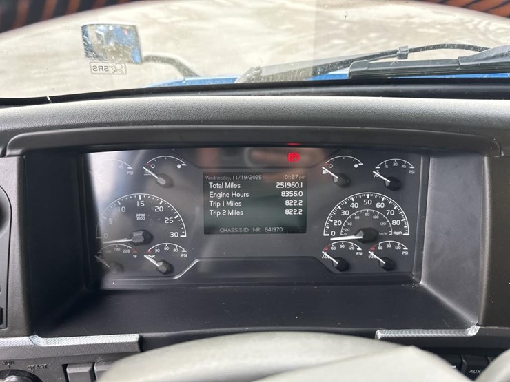 #2225-•-2024-volvo-vnl-sleeper-cab-semi-truck-tractor-image-47