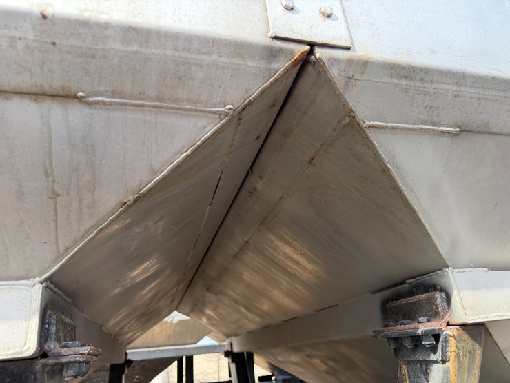 #40961-•-2011-magnolia-/-adams-t/a-fertilizer-tender-trailer-image-29