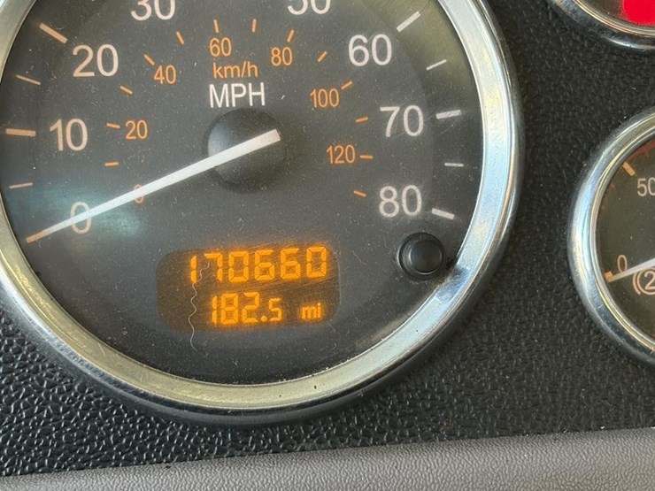 2015-peterbilt-365-image-13