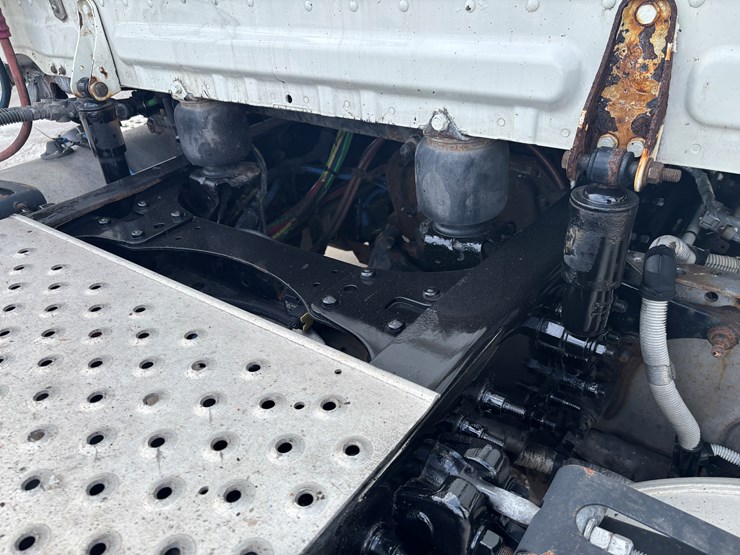 2018-freightliner-cascadia-126-image-52