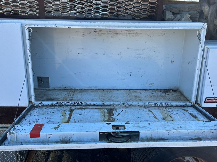 2005-ford-f550-image-27