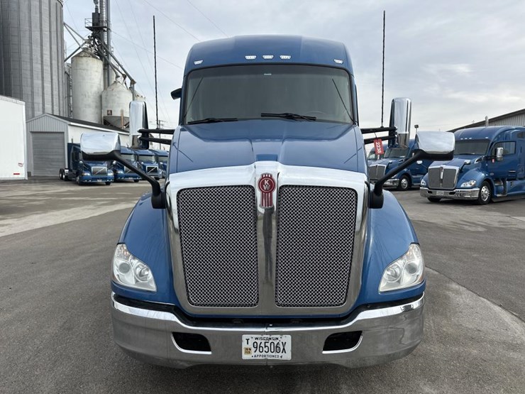 2020-kenworth-t680-image-8