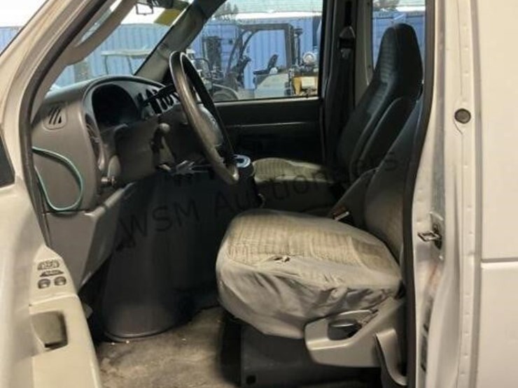 2003-ford-cargo-image-23