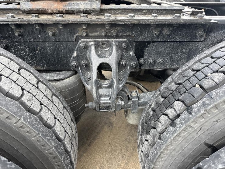 2022-kenworth-t680-image-33