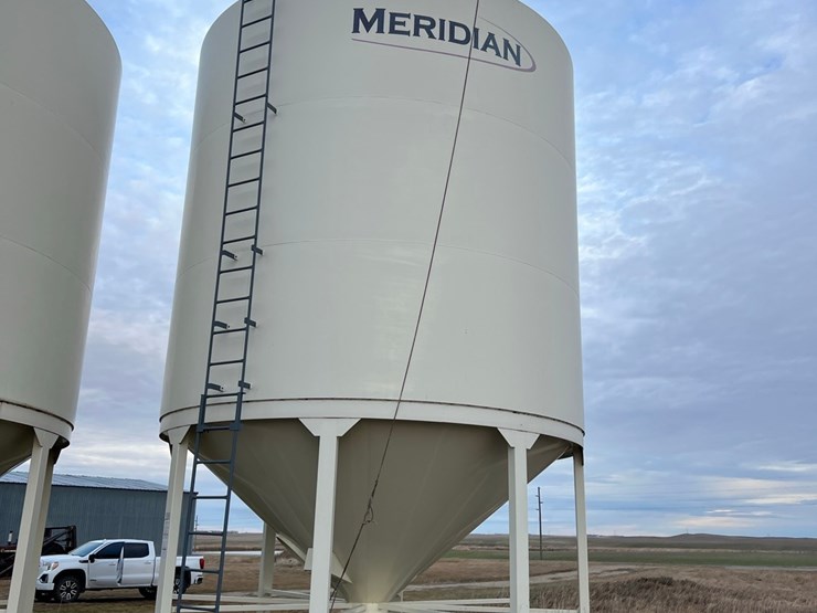lot-44.-3,000-bu.-meridian-hopper-bin-image-18