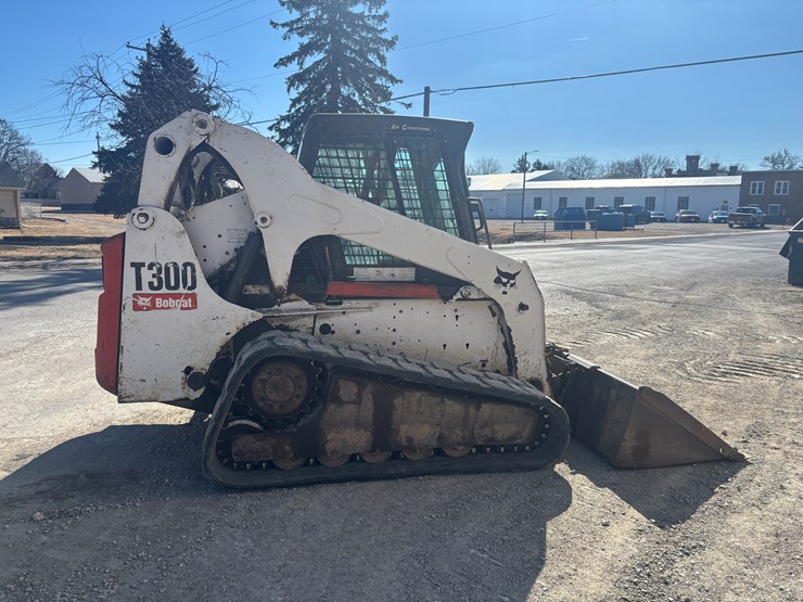 2007-bobcat-t300-image-4