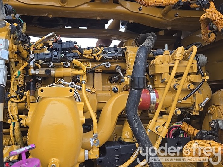 2015-caterpillar-12m3-image-65