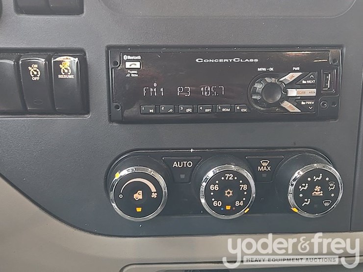 2019-peterbilt-579-image-89