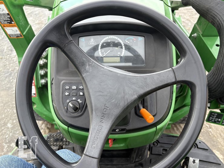 2017-john-deere-4044m-image-5