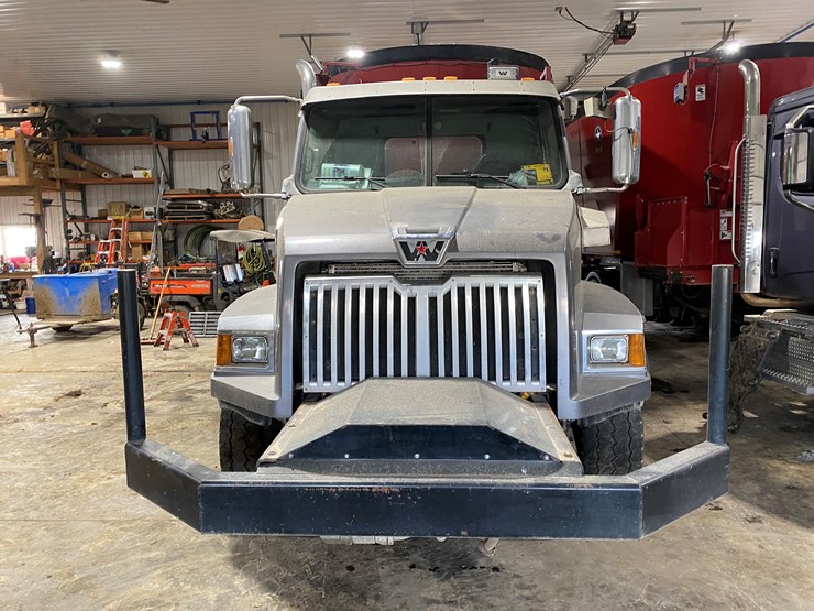 2019-western-star-4700sb-image-2