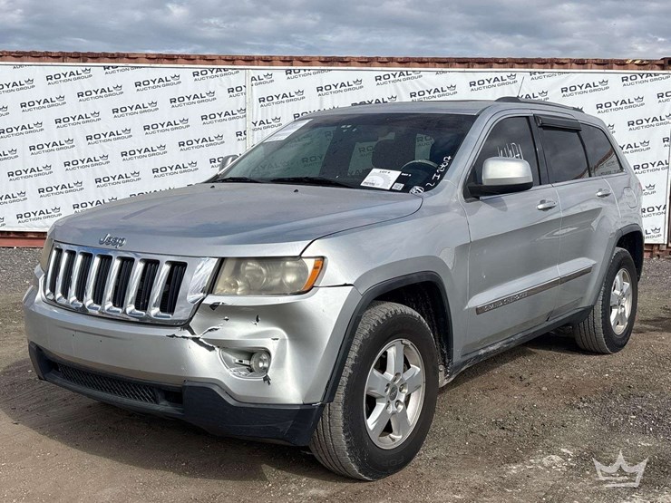 2011-jeep-grand-cherokee-image-1