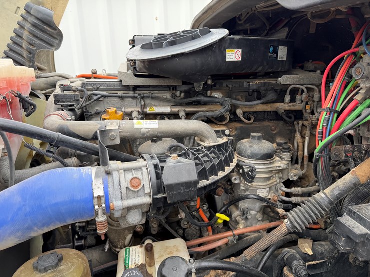 #40952-•-2016-freightliner-t/a-daycab-truck-tractor-3akjged50gshn2261-image-45