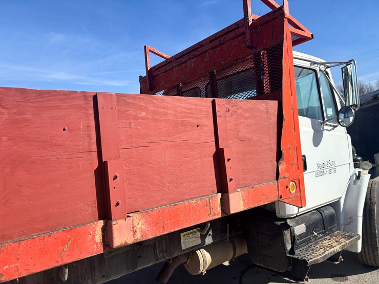 freightliner-fl70-image-45