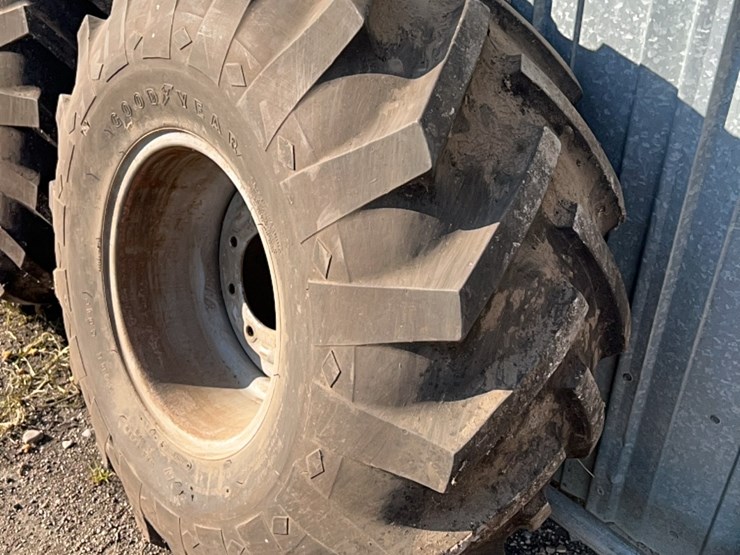 excellent-set-of-grip-tires,-size-is-16.5-l-–-16.1.--came-off-of-versatile-or-john-deere-self-propelled-swather,-always-been-stored-inside-image-5