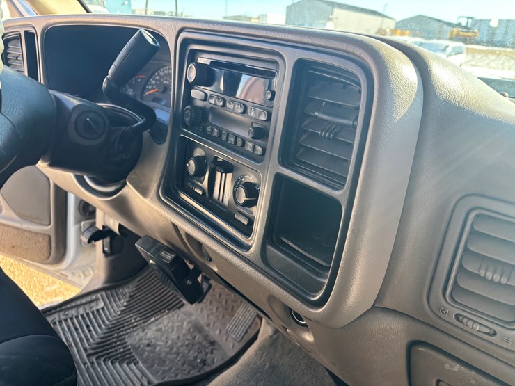 2005-chevrolet-2500-image-40