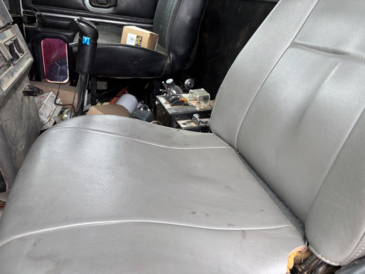 2000-mack-ch600-image-15