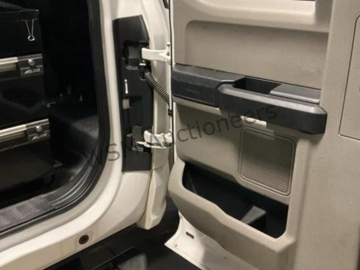 2017-ford-f550-image-27