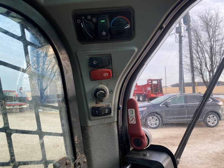 2023-caterpillar-226d3-image-31