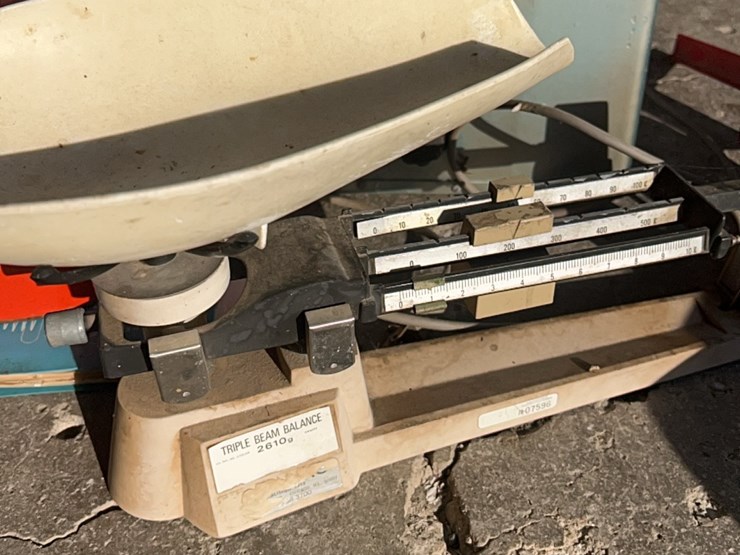 motompco-moisture-tester,-complete-unit-with-scales,-book,-cup,-thermometer-image-20