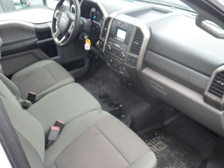 2017-ford-f350-xl-image-4