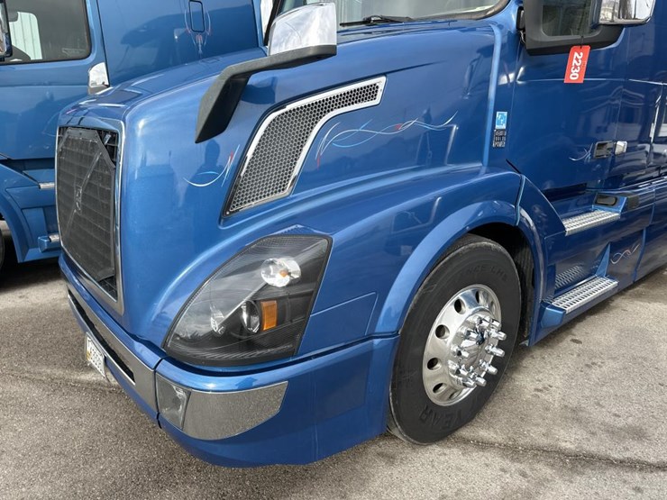 2018-volvo-10-image-9