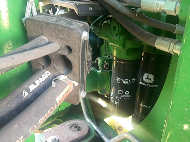 2016-john-deere-9520r-image-82