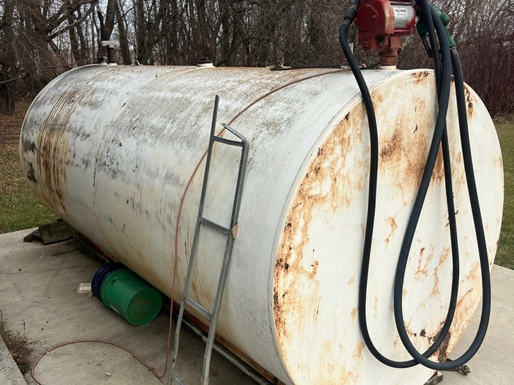 lot-20.-2,000-gallon-fuel-tank-with-electric-pump-image-5