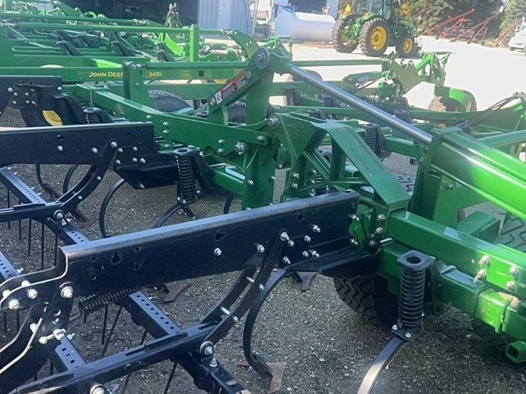 2024-john-deere-52-image-94