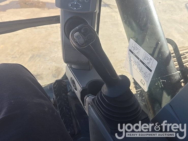 2016-caterpillar-335fl-image-72