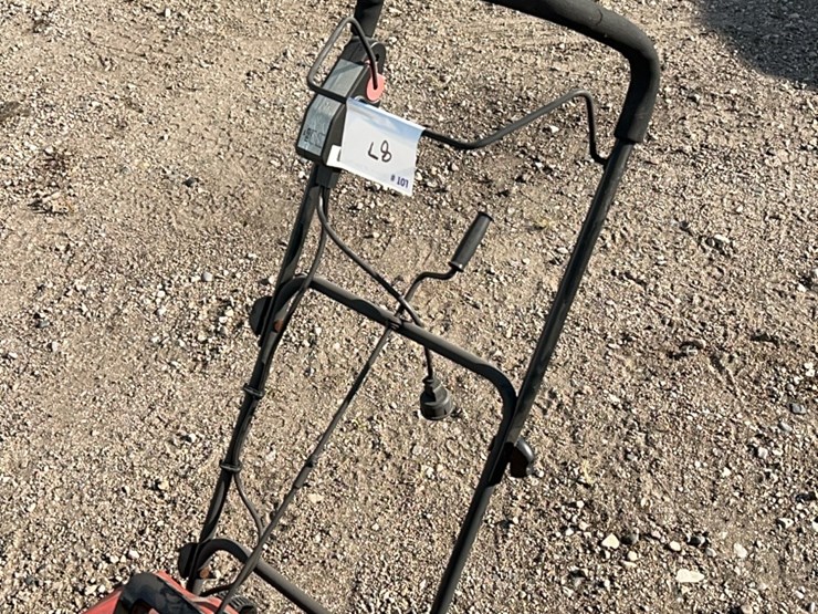 electric-snowblower-image-12