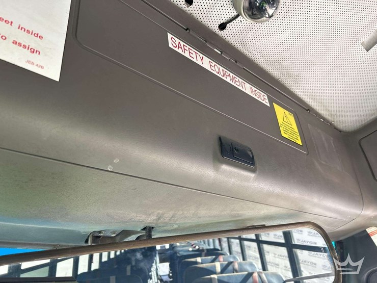 2011-freightliner-b2-image-18