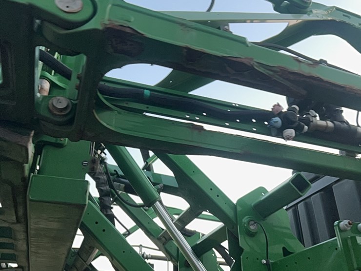 2014-john-deere-r4030-image-139