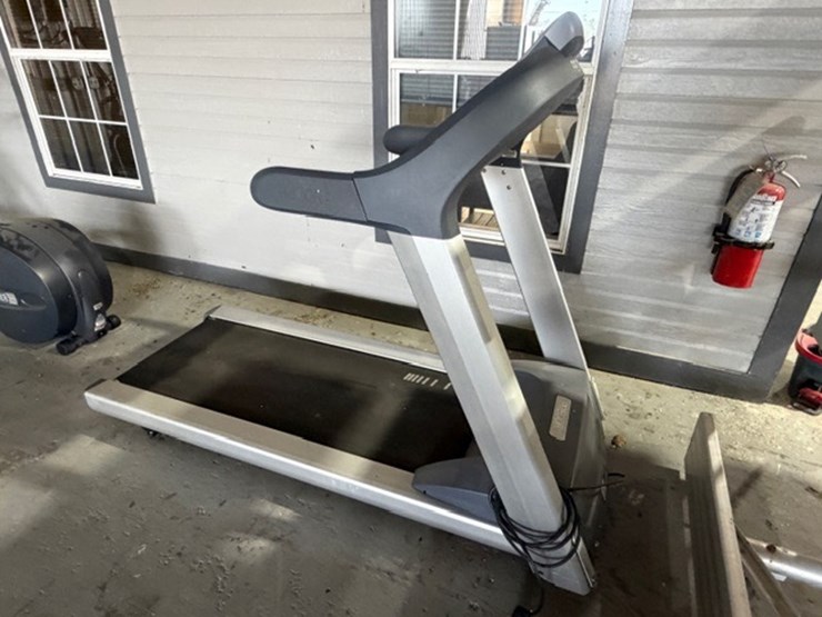 #34120-•-precor-932i-treadmill-image-1