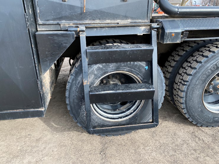 1999-mack-rd690s-image-29