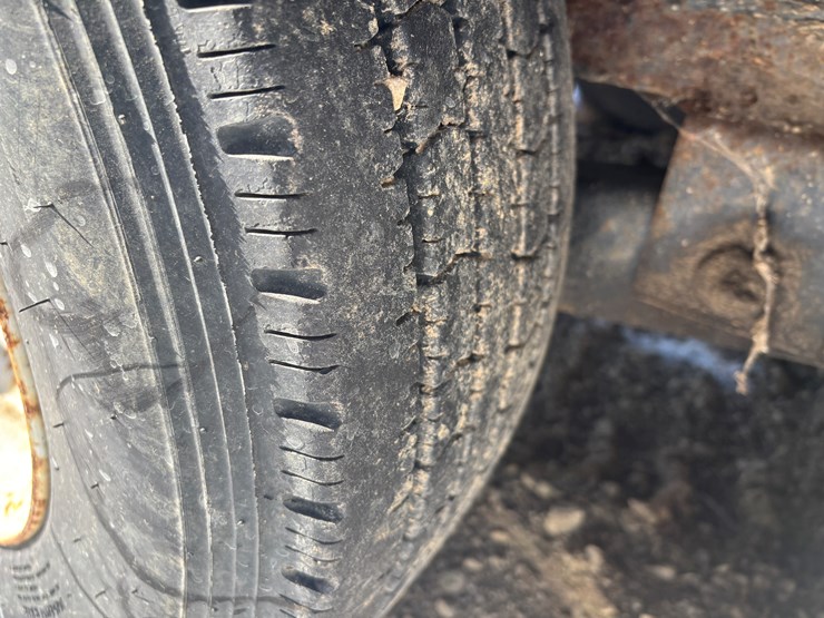 #2272-•-b-&-b-26'-equipment-trailer-image-43