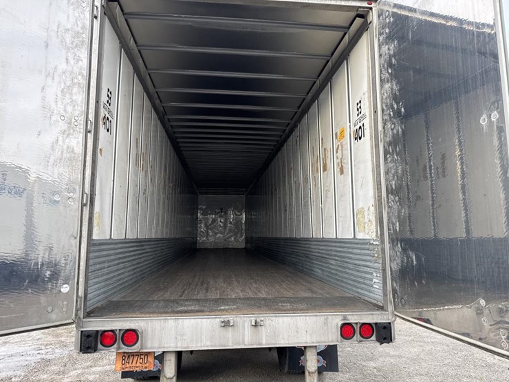 2019-utility-53'-image-15