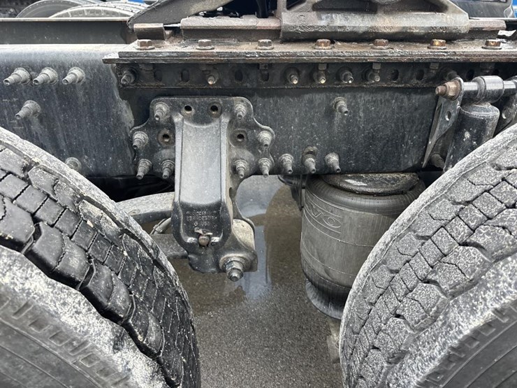 2020-volvo-10-image-39