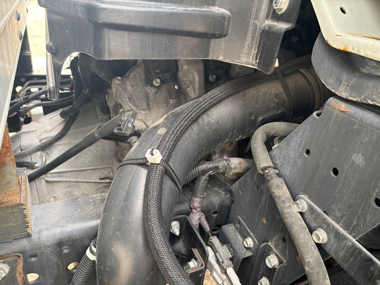 2021-isuzu-npr-hd-image-16