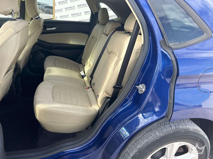 2015-ford-edge-image-17