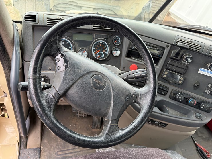 #40952-•-2016-freightliner-t/a-daycab-truck-tractor-3akjged50gshn2261-image-60