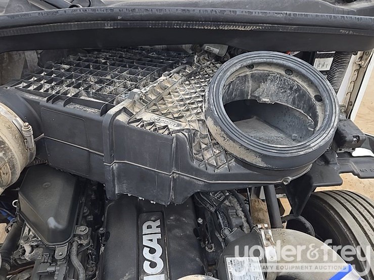 2019-peterbilt-579-image-21