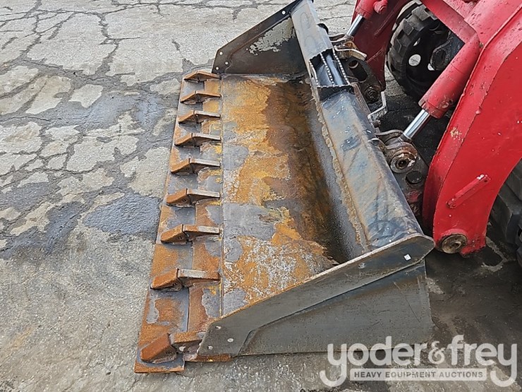 2017-takeuchi-tl12r2-image-10