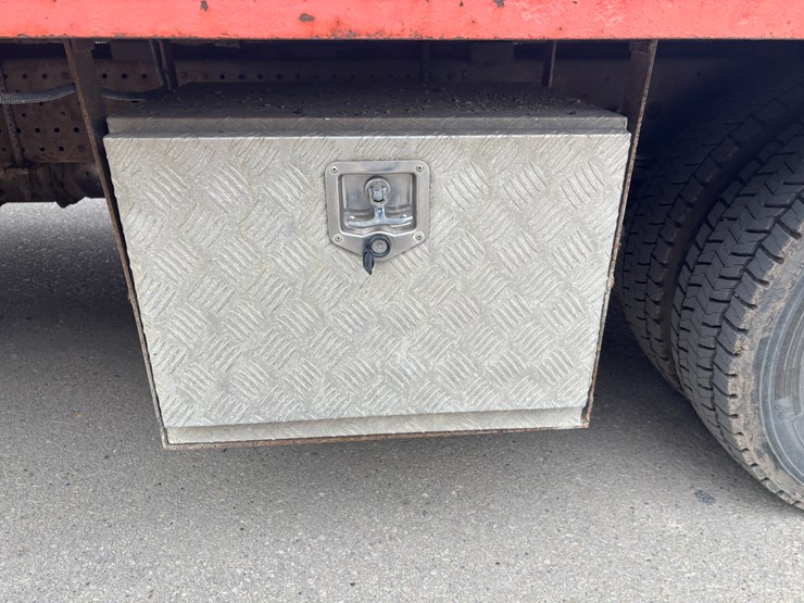 2015-isuzu-npr-xd-image-60