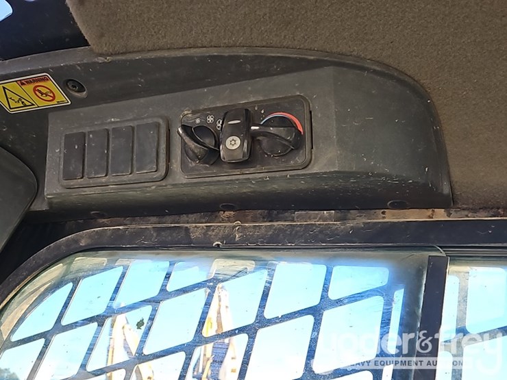 2012-caterpillar-289c-image-29