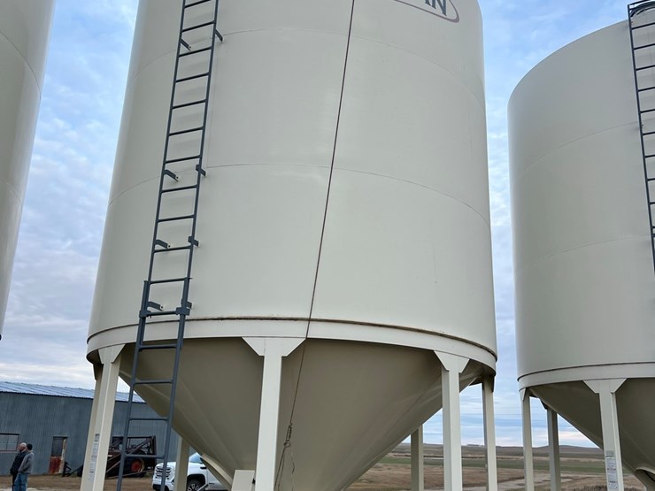 lot-45.-3,000-bu.-meridian-hopper-bin-image-6